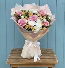 Букет цветов из:  Гвоздики, Орхидеи и Розы в Багратионовске