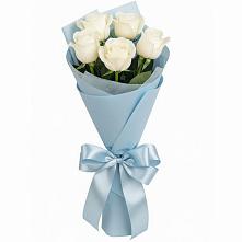 Букет 5 Белых роз Проуд в Багратионовске