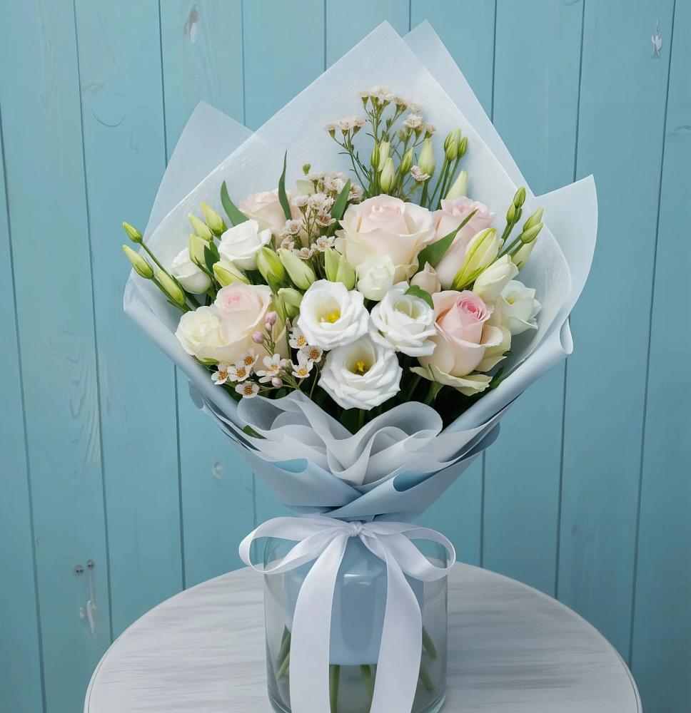 Букет цветов из: Розы и Лизиантусы в Багратионовске