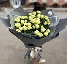 Букет Белые кустовые розы Солинеро в Багратионовске
