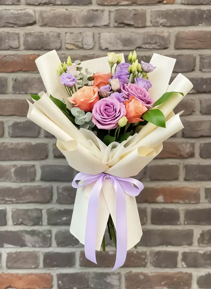 Букет цветов из: Лизиантусы и Розы в Багратионовске