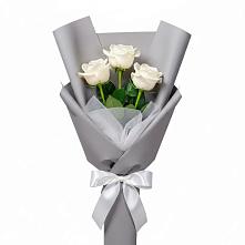 Букет 3 белые розы в Багратионовске