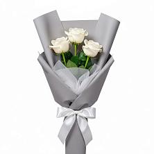 Букет 3 белые розы в Багратионовске
