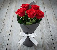 Букет 5 Красных роз Эдлесс Лав в Багратионовске