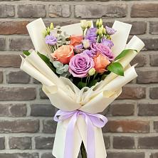 Букет цветов из:  Лизиантусы и Розы в Багратионовске