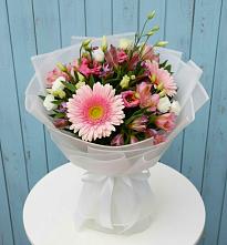 Букет цветов из:  Герберы, Альстромерии и Лизиантусы в Багратионовске