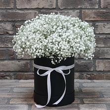 Цветочная композиция из Гипсофила в шляпной коробке в Багратионовске