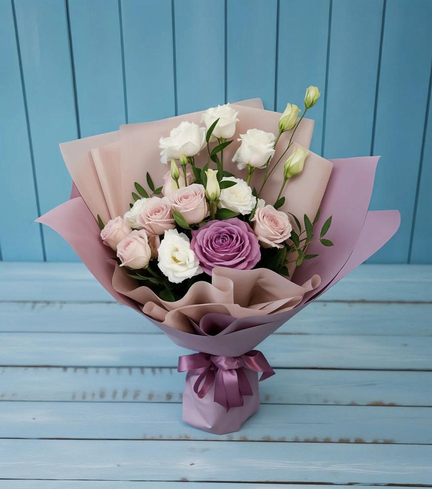 Букет цветов из: Розы и Лизиантусы в Багратионовске